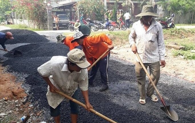Xã quyết định phá bỏ con đường mạnh thường quân đầu tư 200 triệu đồng làm giúp dân