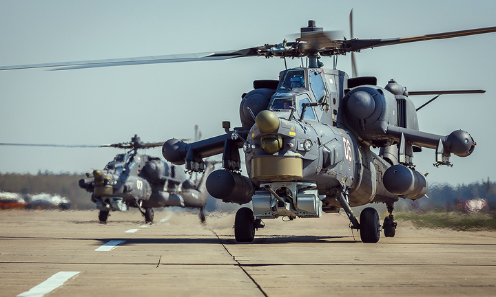 Phi công Nga nhào lộn mở màn khai mạc Diễn đàn ARMY 2018