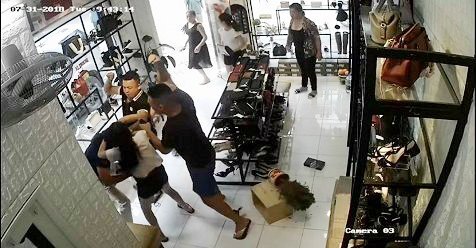 Bị nhắc nhở vì để xe chắn cửa, nhóm côn đồ hành hung bố con nữ chủ quán ở Hải Dương