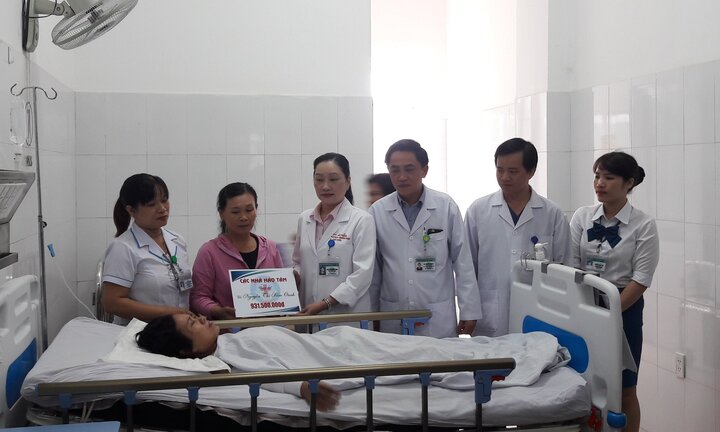 Tai nạn thảm khốc, 13 người chết ở Quảng Nam: Trao gần 2,5 tỷ đồng cho 4 nạn nhân còn sống