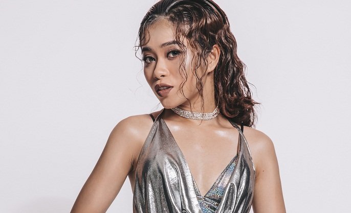 Quán quân Sao mai Hoàng Hồng Ngọc đứng chung sân khấu với diva Hàn Quốc