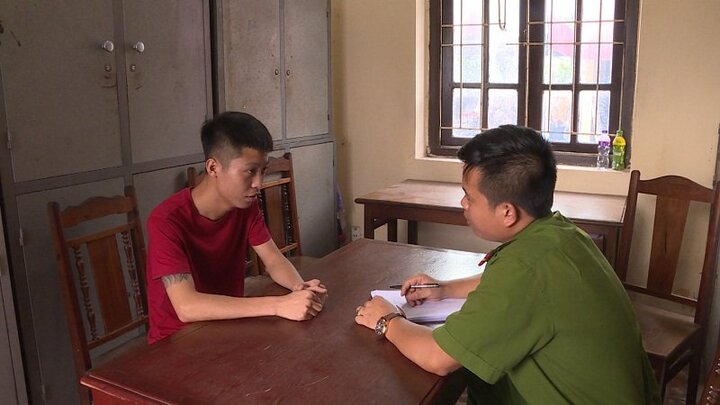 Mâu thuẫn khi cá độ bóng đá qua mạng, hai nam thanh niên bị khởi tố