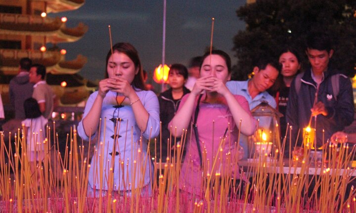 Ảnh: Xúc động mùa lễ Vu Lan báo hiếu năm 2018