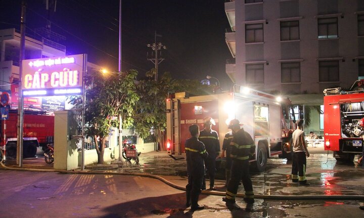 Kho vật tư của bệnh viện phát hỏa, hàng chục bệnh nhân ở Đà Nẵng tháo chạy