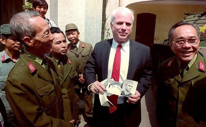 Nhà sử học Dương Trung Quốc: Ông John McCain là người tiên phong ‘ngoại giao cựu chiến binh’