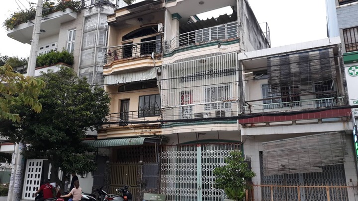 Cháy lớn nhà 3 tầng ở TP.HCM, 1 người chết