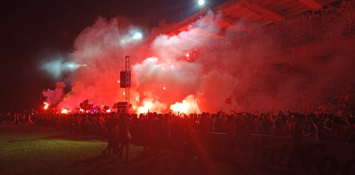 Video: Đường phố Hải Phòng rực lửa sau chiến thắng của Olympic Việt Nam