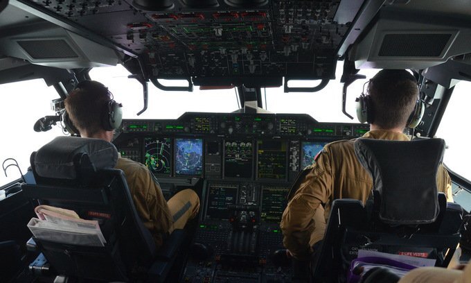 Có gì bên trong vận tải cơ 76 tấn của Pháp đang ở thăm Việt Nam?