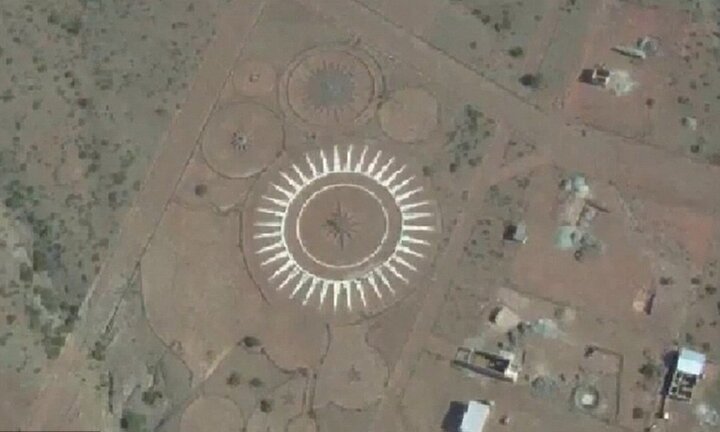 Người đàn ông xây bãi đáp UFO theo chỉ đạo của người ngoài hành tinh