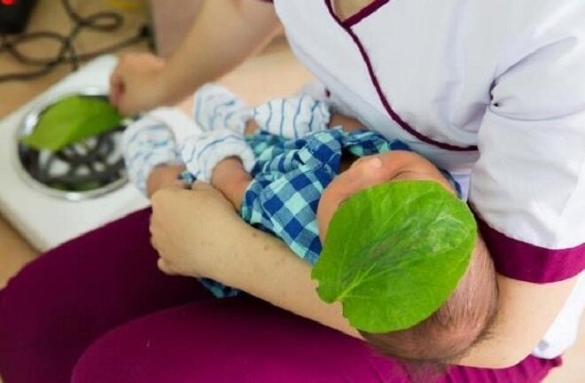 Mẹ tin thầy lang đốt ngải, đắp thóp chữa bệnh, con suýt mất mạng