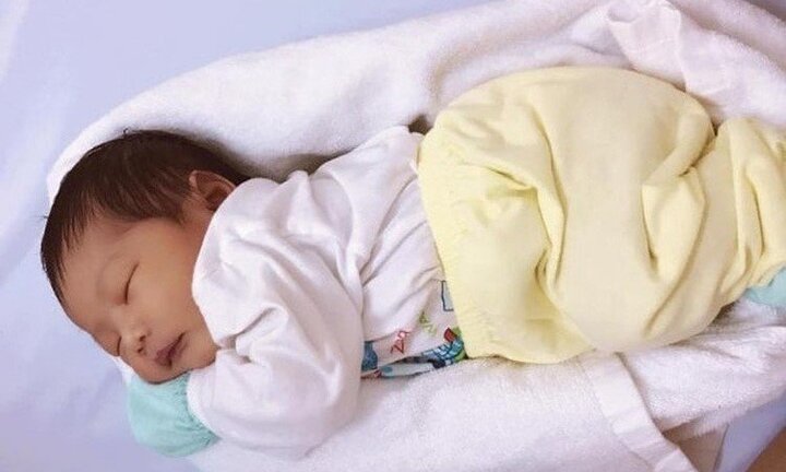 Chia sẻ bất ngờ của chủ nhân clip 'nữ y tá Việt trổ tài ru bé ngủ'