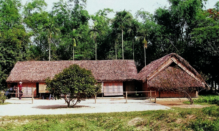 Chuyến đi vượt bom đạn về thăm quê Bác của đoàn chuyên gia quân sự Liên Xô