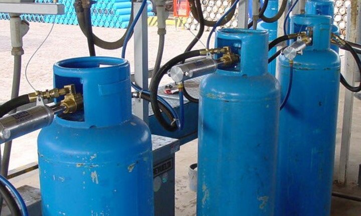 Giá gas tăng điên cuồng, sau 4 tháng tăng 50.000 đồng/bình 12kg