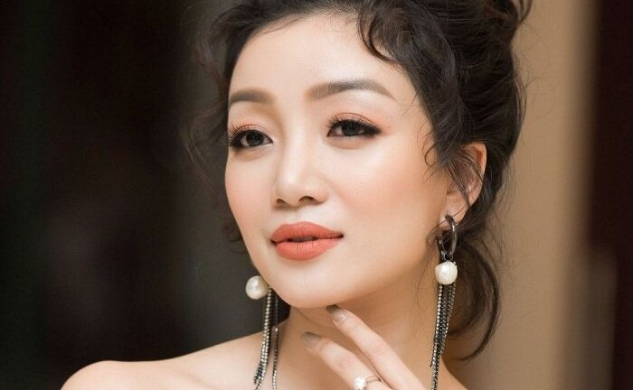 Phạm Thu Hà: ‘Tuyển Việt Nam thua, chúng ta càng phải chào mừng họ khi trở về’