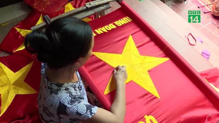 Video: Thăm ngôi làng hơn 70 năm may cờ Tổ quốc