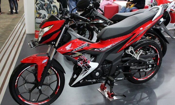 Mẫu motor rẻ tới khó tin Honda Sonic 150R, giá từ 35,6 triệu đồng