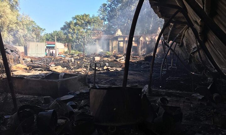 7 tiếng đồng hồ ngập trong khói lửa, xưởng gỗ pallet ở Quảng Nam bị thiêu rụi