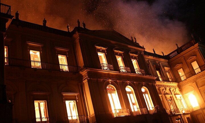 Video, Ảnh: Bảo tàng quốc gia Brazil 200 tuổi chìm trong biển lửa, 20 triệu cổ vật bị thiêu rụi