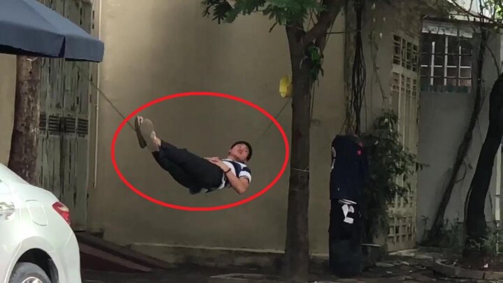 Clip: Chàng trai khoe tuyệt kỹ nằm trên dây như Tiểu Long Nữ khiến dân mạng sửng sốt