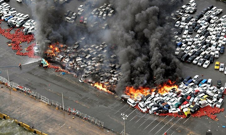 Clip: Kinh hoàng hơn 100 ô tô cháy ngùn ngụt trong siêu bão Jebi