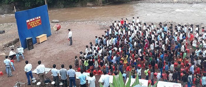 Xúc động lễ khai giảng bên bờ suối của thầy trò Lai Châu