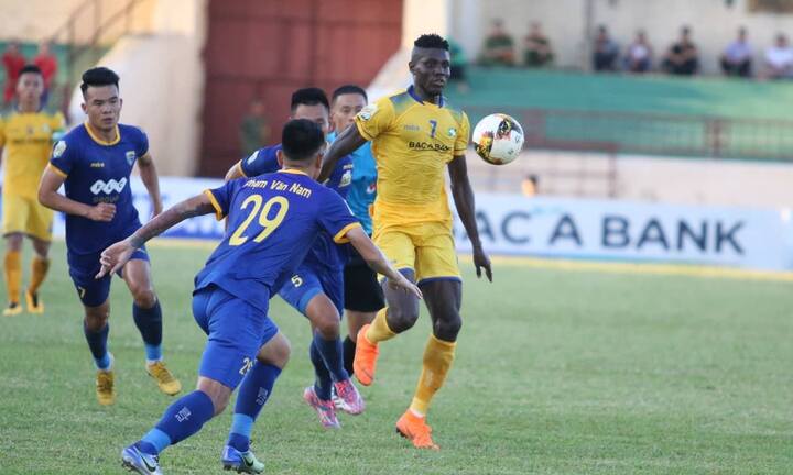 Văn Đức, Xuân Mạnh kiệt sức, SLNA thua thảm FLC Thanh Hóa