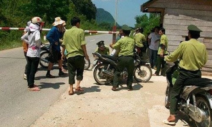 Kẻ côn đồ lái thẳng xe vào trụ sở gây gổ, đánh bị thương hạt trưởng kiểm lâm ở Quảng Bình