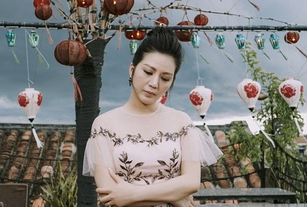 Đinh Hiền Anh ngọt ngào với 'Cảm xúc yêu'