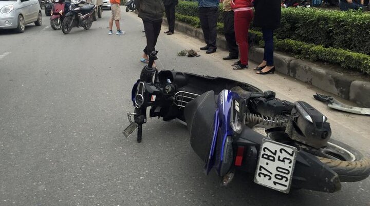 Phát hiện xác chết bên chiếc xe máy ở ven quốc lộ 1A