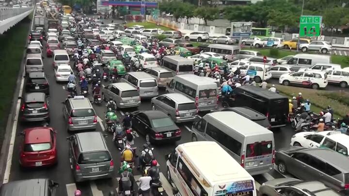 TP.HCM thu phí ô tô vào nội đô: Người dân nói gì?