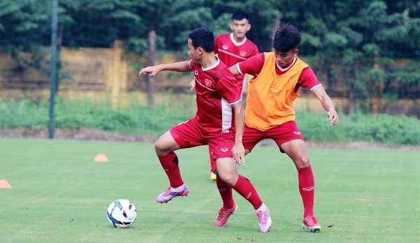 U19 Việt Nam lên đường đấu U19 Uruguay và U19 Bờ Biển Ngà