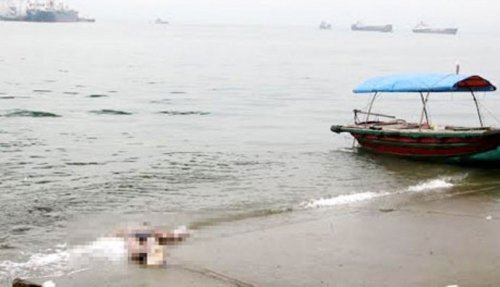 Thi thể người đàn ông lõa thể trôi dạt trên biển ở Nghệ An
