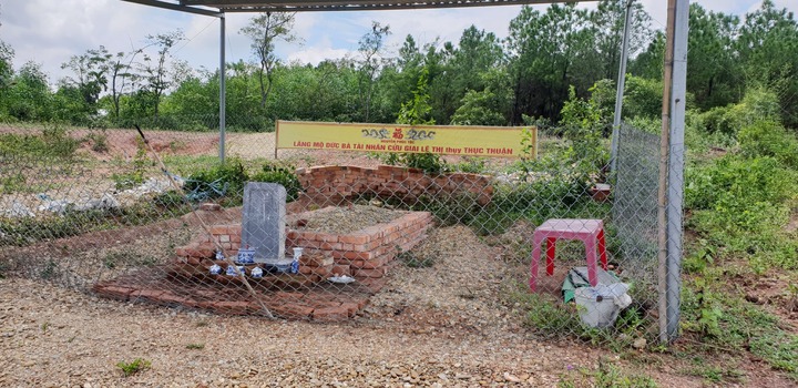 Ảnh: Mộ vợ vua Tự Đức bị san phẳng làm bãi đậu xe giờ ra sao?