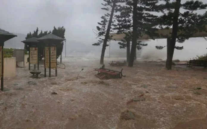 Video: Bão Mangkhut đổ bộ Hong Kong với sức mạnh khủng khiếp