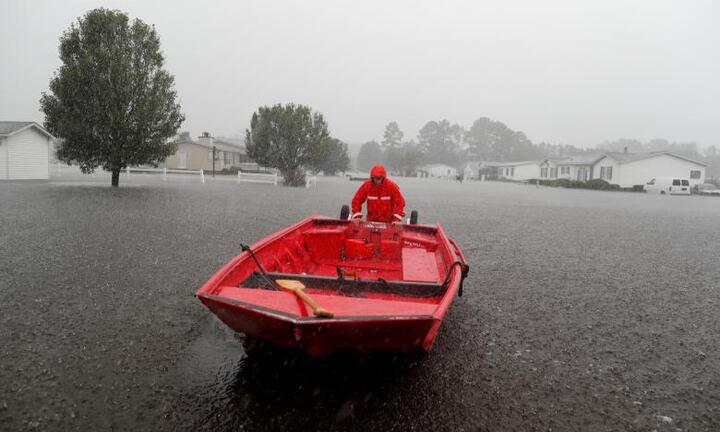 Ảnh: Bờ Đông nước Mỹ tan hoang, nước không ngừng dâng cao do bão Florence