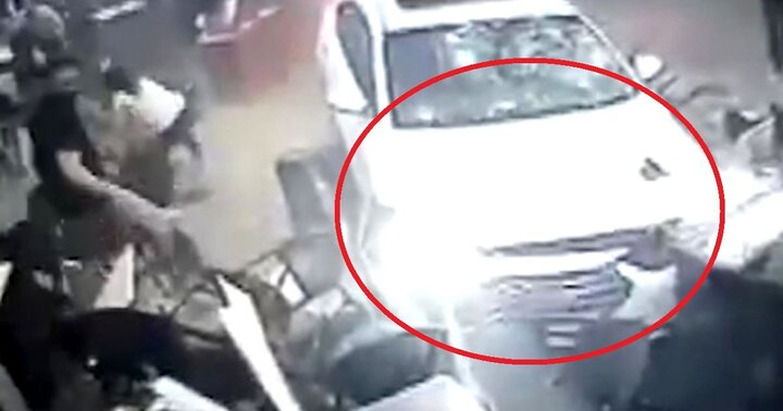 Clip: Ô tô điên lao như tên lửa vào đám đông ở Thổ Nhĩ Kỳ