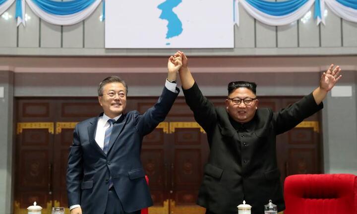 Ảnh: Tổng thống Hàn Quốc leo 'núi thiêng', kết thúc hội nghị liên Triều nhiều cảm xúc