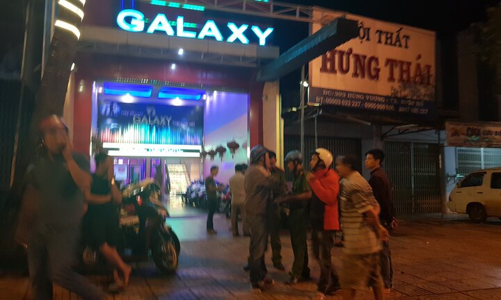 2 nhóm thanh niên hỗn chiến tại quán karaoke, 1 người bị thương nặng