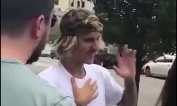 Justin Bieber co giật liên tục trên phố, bị nghi do sử dụng ma túy đá