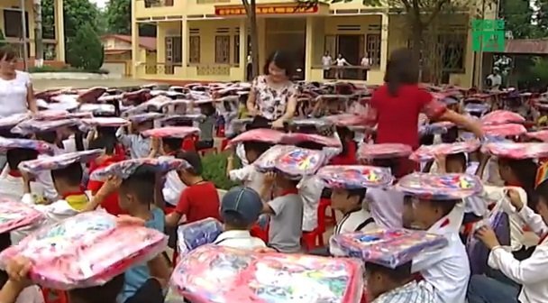 Clip: Trung thu giản dị của trẻ em vùng lũ Yên Bái