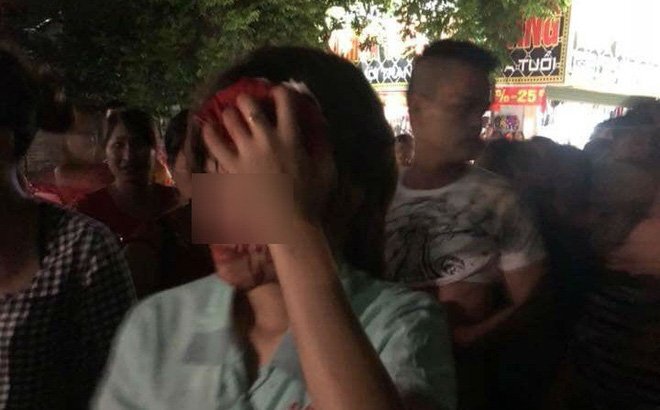 Clip: Đưa con đi chơi trung thu, vợ bị bồ nhí của chồng đánh chảy máu đầu