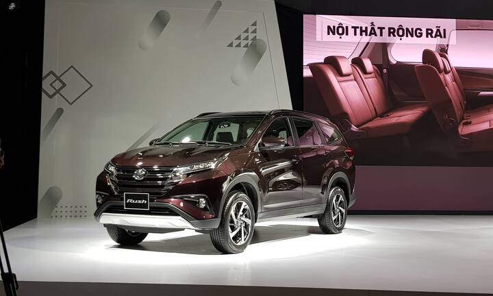 Nằm giữa Innova và Avanza, Toyota Rush chính thức ra mắt với giá bán từ 668 triệu đồng