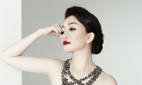 Phạm Thu Hà kết hợp cùng rock band Ngũ Cung trong liveshow đầu tiên