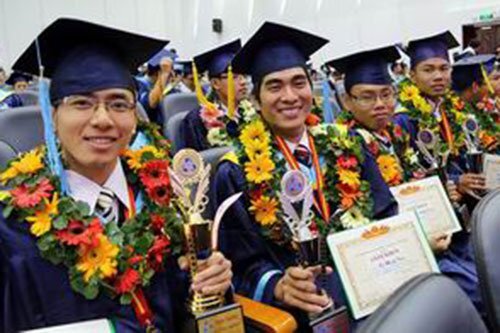 Ủy ban Kiểm tra Trung ương tuyển 15 sinh viên tốt nghiệp xuất sắc từ những đại học nào?