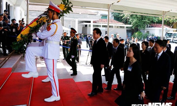 Thủ tướng Hàn Quốc dẫn đầu phái đoàn tới viếng Chủ tịch nước Trần Đại Quang