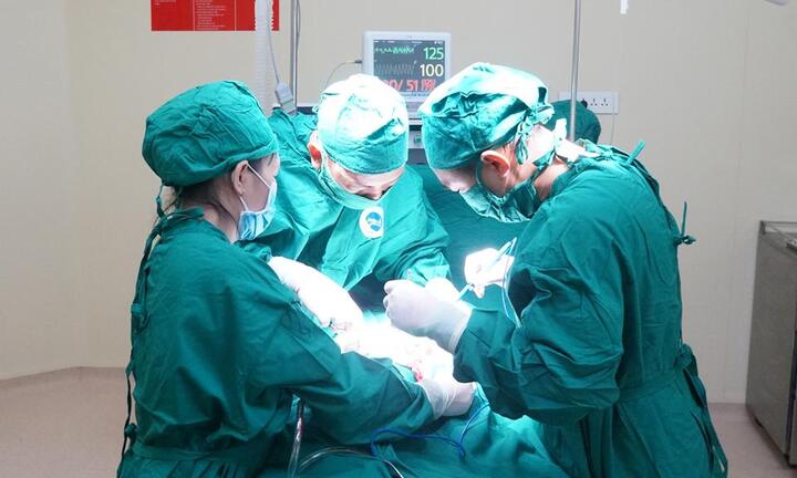 Đau bụng âm ỉ tưởng đau dạ dày, đi khám tá hỏa phát hiện bị ung thư