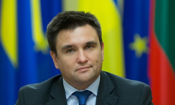 Ngoại trưởng Ukraine ngủ gật trong lúc Tổng thống Poroshenko phát biểu tại LHQ