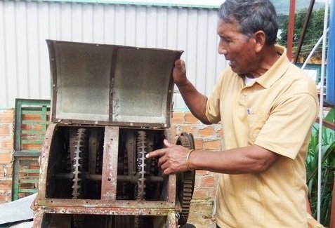 Máy tuốt bắp của lão nông người K’Ho