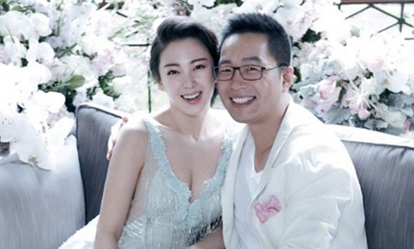 Sau khi tấn công chồng bằng dao, nữ diễn viên 'Mỹ nhân ngư' công bố ly hôn