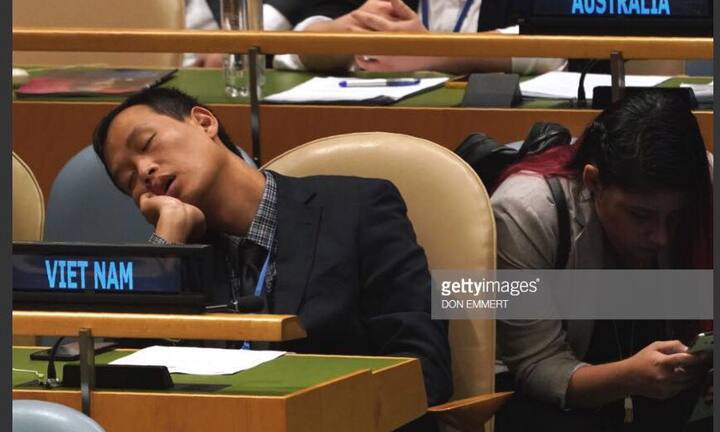 Sự thật sau bức ảnh thành viên phái đoàn Việt Nam ngủ say tại phòng họp LHQ